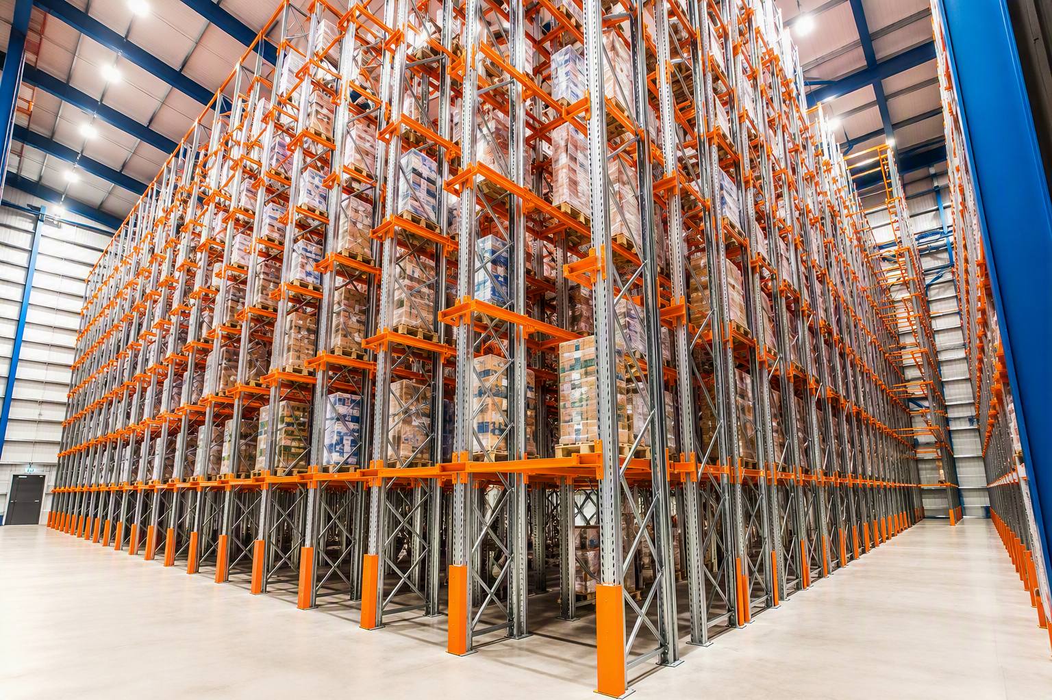 High-density pallet racking block stacked with palletised stock